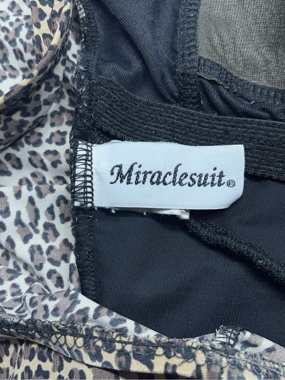 Miraclesuit Leopard Print One Piece Swimsuit Womens Size 16 Tummy Control - Picture 6 of 9